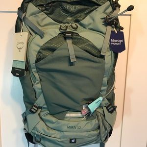 NWT- Women's Osprey Mira 32L hiking pack in a beautiful two toned green.